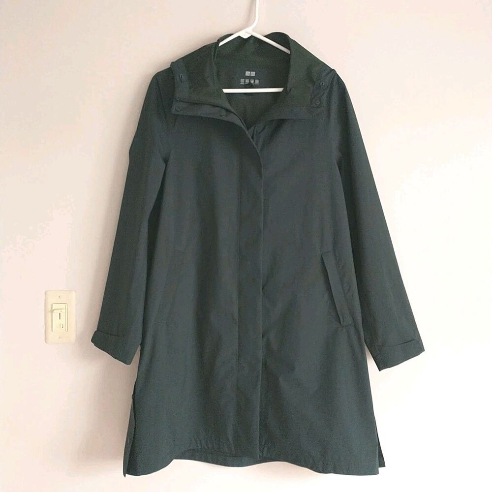 Uniqlo Blocktech Rain Coat Womens M Green Hooded Windproof Full Zip Snap Pocket
